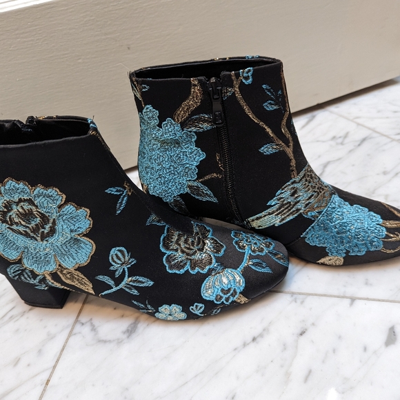 French blue embroidered bootie - Picture 5 of 7